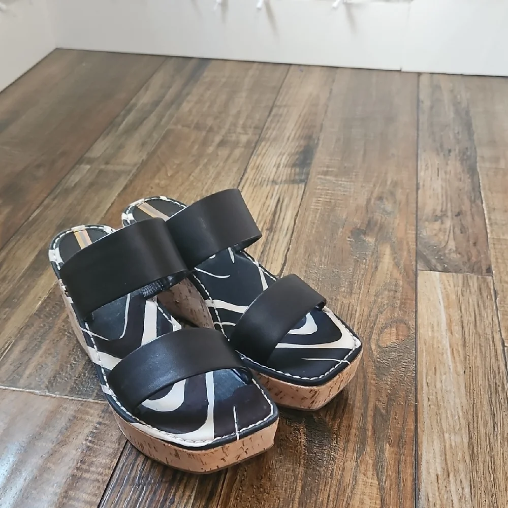 Sam Edelman Alissa Black ‎ and Tan Wedge Sandals